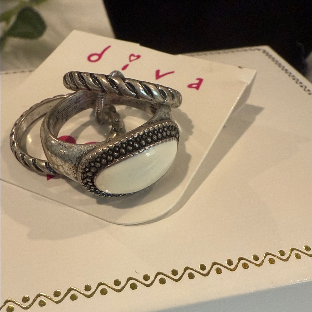 Diva Silver and White Ring Duo